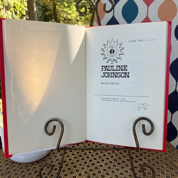 Pauline Johnson The Story of an American Indian by Lucie Hartley 1980 Hardback - Picture 7 of 13